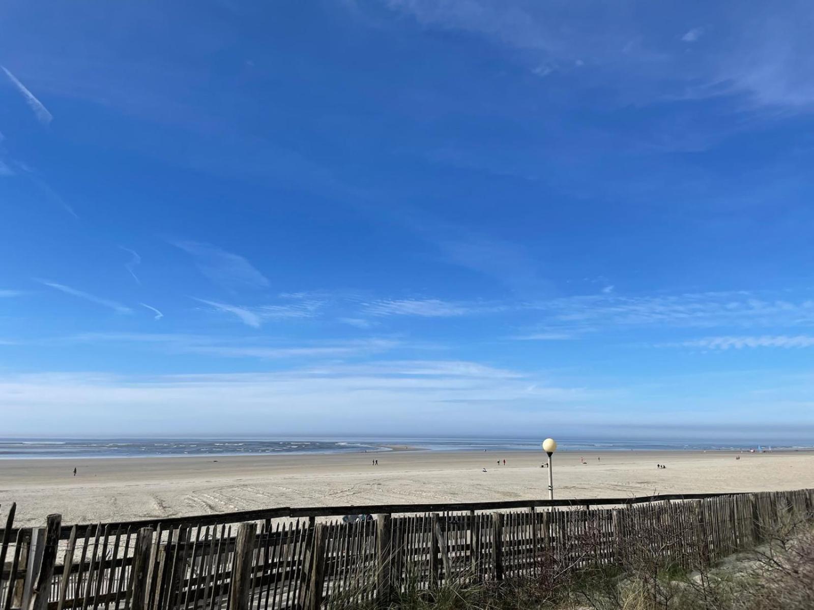 L'Alteia: Beachfront Apartment with Private Parking Berck Exterior photo